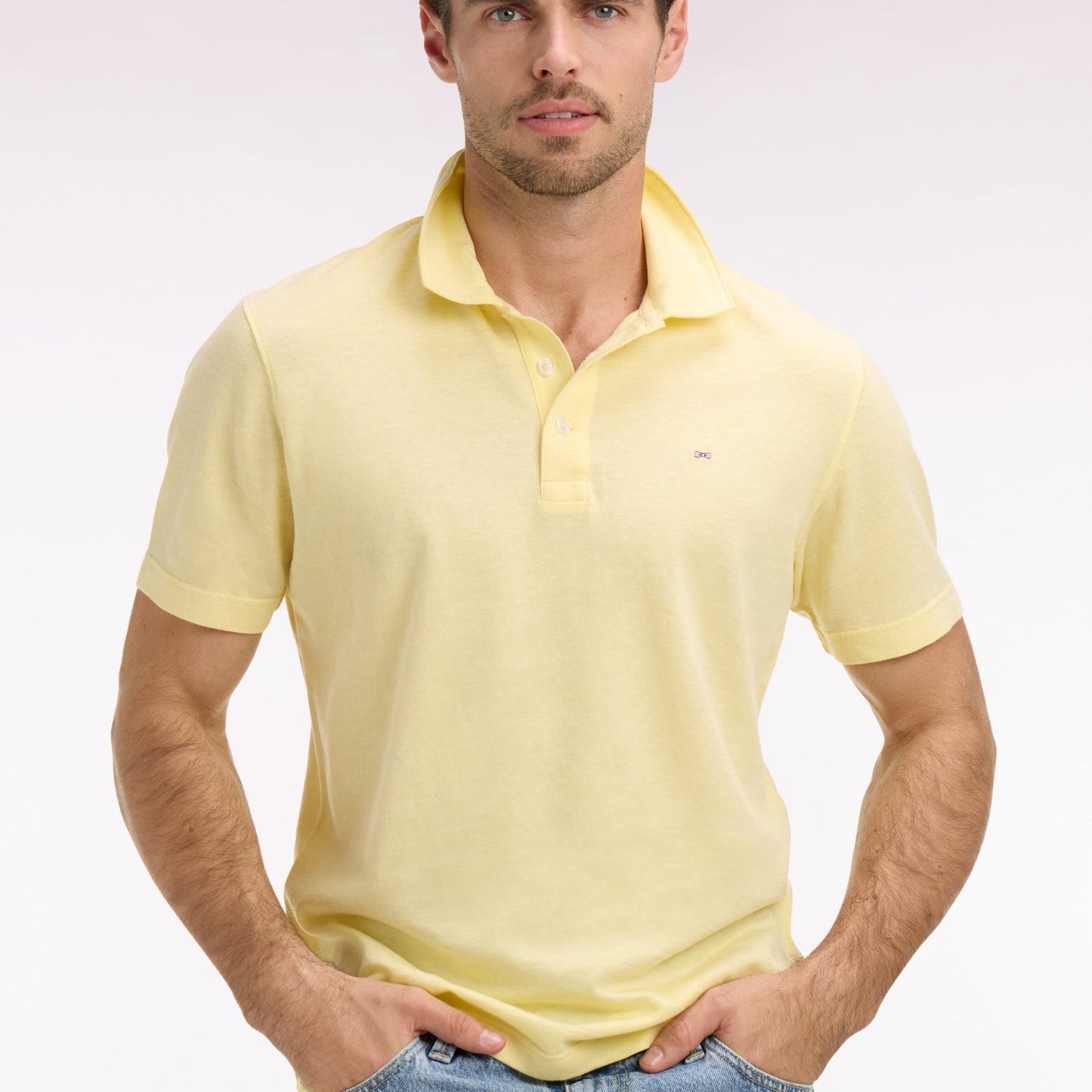 https://www.ausoni.swiss/products/polo-a-manches-courtes-en-oxford-coupe-regular-jaune